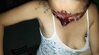 casadinha do bairro faz sexo gostoso e pede pra seu comedor gozar dentro da sua bucetinha e ainda brinca com a porra