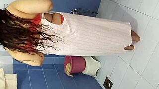 Watch Netu bathing nude in the shower?