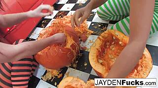 Jayden Jaymes licks Kristina's pussy!