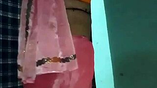 Hot Shemale Dances Mujra In Saree