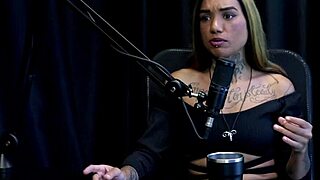 和客户糟糕经历舔逼告诉家人录制日常和绿帽 - Nick Niquita 看在透明红色上