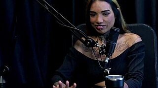 和客户糟糕经历舔逼告诉家人录制日常和绿帽 - Nick Niquita 看在透明红色上