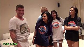 wee man gets double blowjobs tonight