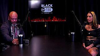 和客户糟糕经历舔逼告诉家人录制日常和绿帽 - Nick Niquita 看在透明红色上