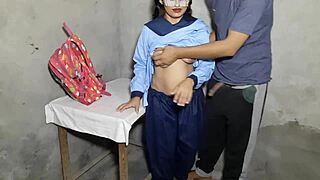 印度处女女学生18+，和男友第一次做爱