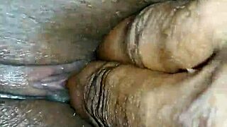 hornyzee fingering her pussy in masturbation 😈