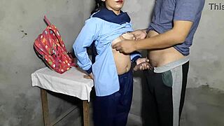 印度处女女学生18+，和男友第一次做爱