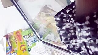 商店偷窥裙底内裤看到了没？