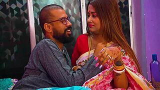 性感印度人妻诱惑老公周年浪漫性爱