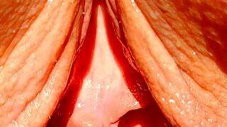 maturemons sexy mature displays huge wet pussy