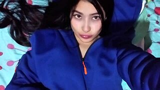 Niñera with huge tits craves his cock as soon as he arrives home in real homemade scene