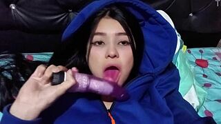 Niñera with huge tits craves his cock as soon as he arrives home in real homemade scene