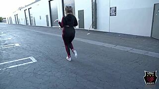 Ever Tried Milking A BBC Behind An Alley Dumpster Like Andi Ray Does With Rome Major?