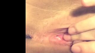 The short hair chick from USA previewed her tight pussy in this anal assfucking scene.