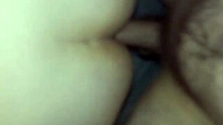 Cornudo humillado por su esposa infiel.