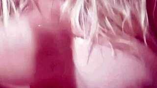 Cornudo humillado por su esposa infiel.