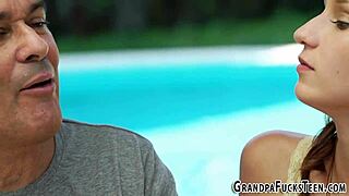 Brunette teen 18+ager sucks dick, like umm from that grandfather outdoors