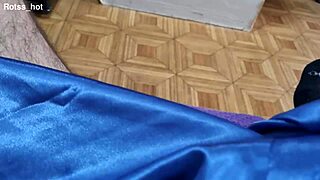 Wow, hairy guy jerks off in armpit fetish solo striptease!