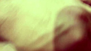 被饥渴18+小婊子狗爬式硬核狠操