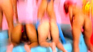 骚女同群秀大翘臀摇晃诱惑