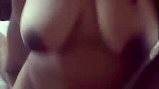 me encanta que me cojan por el culo y me pone muy cachonda en esta pareja casera