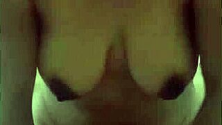 me encanta que me cojan por el culo y me pone muy cachonda en esta pareja casera