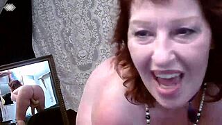 看我这丰满身材脱光后骑大白假屌