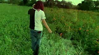 morrita cogiendo en el cerro