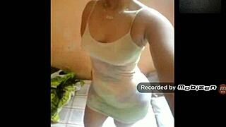 Chica Webcam Caliente 2 Shows Off Her Wet Pussy In Steamy Session!