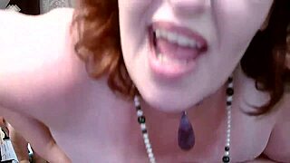 看我这丰满身材脱光后骑大白假屌