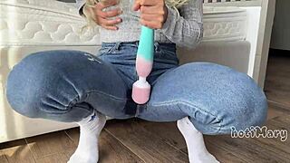 She loses the challenge to not cum and squirts three times in amateur Asian game