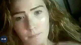 Chica Sexy En Acción Con Amigas