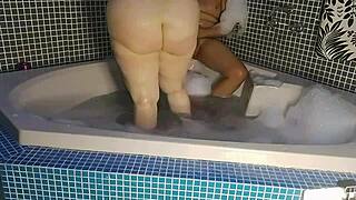 Vivi Guedez Rides And Licks In Hotel Solo