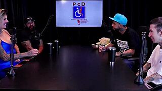 已婚多年为500兰特献屁股带妹3P-透明红casal dna