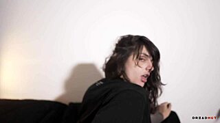 巴西18+大屁股Morena自慰潮吹喷一地