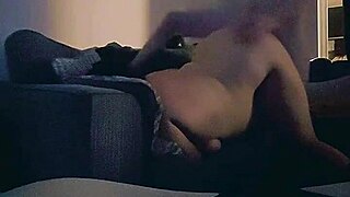 骚人妻客厅里被猛干呻吟浪叫