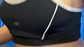 pós treino gostosa no banheiro