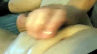 Can You Handle Driftwood And Barefoot Kontessa Giving Another Amazing Handjob With Cumshot In Homemade Couple Video?