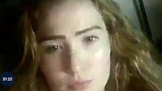 Chica Sexy En Acción Con Amigas