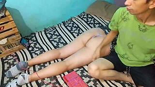 架三脚架拍自制拉丁情侣温柔抚私密曲线