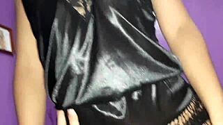 i love getting under the sheets to suck my boyfriend's penis. he's always so horny for it.