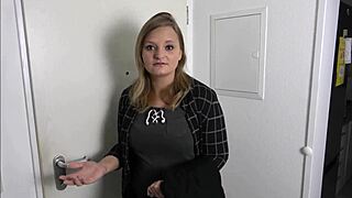 Ganz Wichtig Blasen Nicht Vergessen With Curvy Blonde Babe Deepthroating Huge Cock