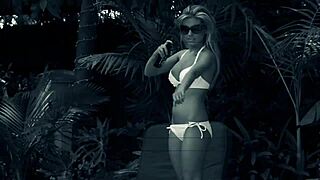 Outdoors in the sun, aubrey adams is rubbing herself and fucking that big cock with handjob too ☀️🍆