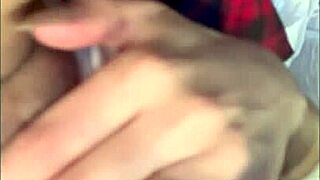 rica colegiala caliente se masturba con dildo esperando a su profe para un encuentro salvaje!