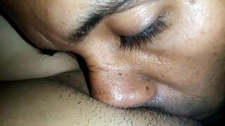 Mi primo me da mucho placer con su lengua chupando mi gran vagina hinchada y lubricada.