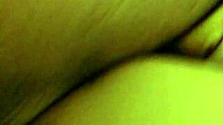 18岁少女私密探索激烈肛交高潮喷水