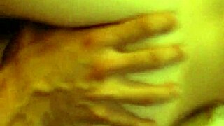 18岁少女私密探索激烈肛交高潮喷水