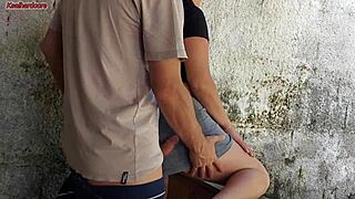 老婆出门矮个骚女仆抓我鸡巴塞进她小穴后院猛干