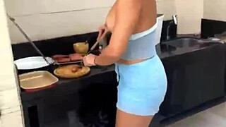 blogueira japonesa, you gave your pussy to the barbecue guy without condom during the review?