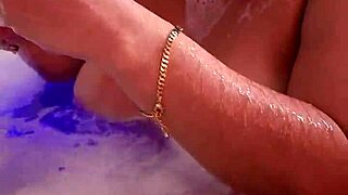 Inviting friend's mom to jacuzzi for dirty fun 😈